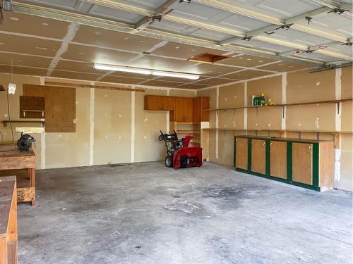 613 Partridge Drive, Pelican Point, AB - Indoor Photo Showing Garage