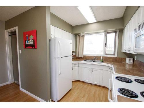 16 Hazlett Close, Red Deer, AB - Indoor Photo Showing Kitchen With Double Sink