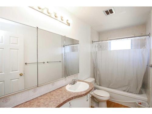 16 Hazlett Close, Red Deer, AB - Indoor Photo Showing Bathroom