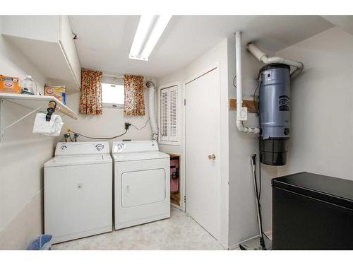 16 Hazlett Close, Red Deer, AB - Indoor Photo Showing Laundry Room