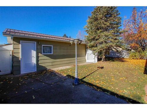 16 Hazlett Close, Red Deer, AB - Outdoor