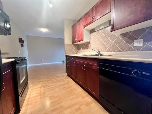 304-7164 Parke Avenue, Red Deer, AB - Indoor Photo Showing Kitchen