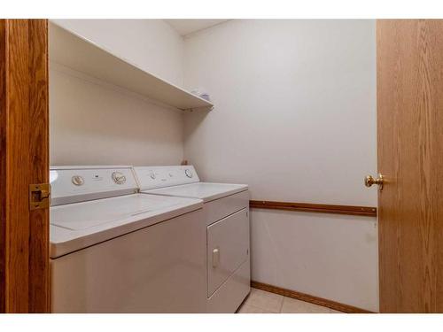 5402 47 Street, Lacombe, AB - Indoor Photo Showing Laundry Room