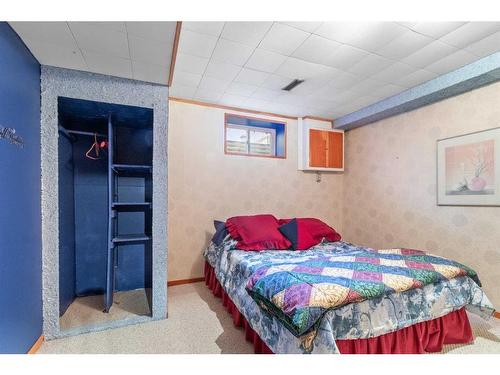 5402 47 Street, Lacombe, AB - Indoor Photo Showing Bedroom