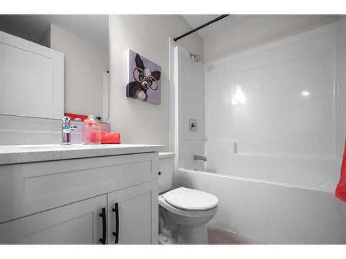 7309B 44B Avenue, Camrose, AB - Indoor Photo Showing Bathroom