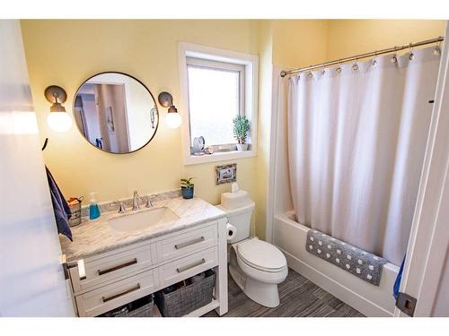 25-420069 Range Road 284, Rural Ponoka County, AB - Indoor Photo Showing Bathroom