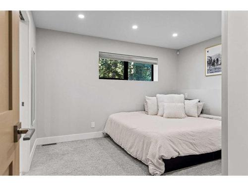 1010 14 Street, Canmore, AB - Indoor Photo Showing Bedroom