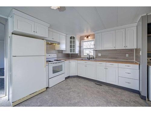 38318 Range Road 224, Delburne, AB - Indoor Photo Showing Kitchen With Double Sink