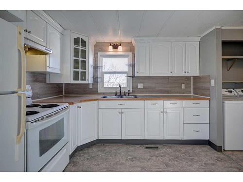 38318 Range Road 224, Delburne, AB - Indoor Photo Showing Kitchen With Double Sink