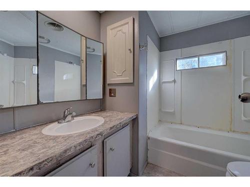 38318 Range Road 224, Delburne, AB - Indoor Photo Showing Bathroom