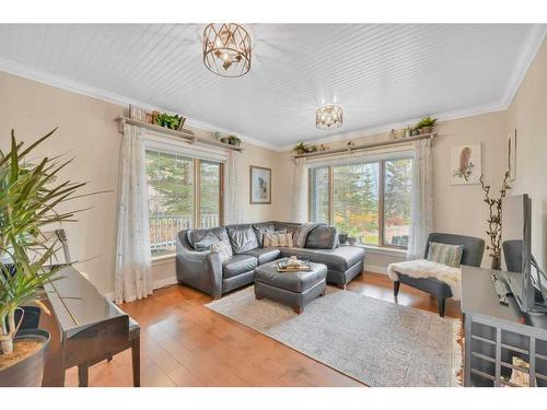 85-37411 Waskasoo Avenue, Rural Red Deer County, AB - Indoor Photo Showing Living Room