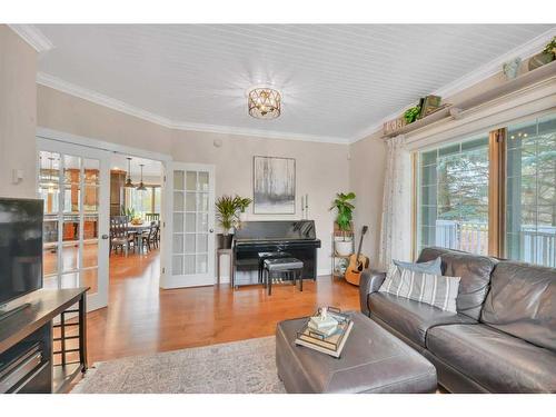 85-37411 Waskasoo Avenue, Rural Red Deer County, AB - Indoor Photo Showing Living Room