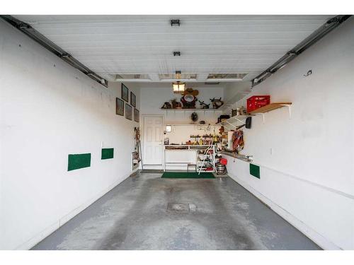 4810B-49 Street, Stettler, AB - Indoor Photo Showing Garage