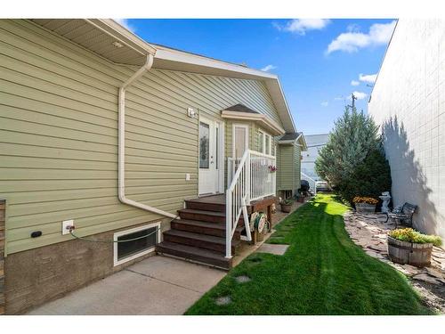 4810B-49 Street, Stettler, AB - Outdoor