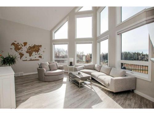 110-25173 Township Road 364, Rural Red Deer County, AB - Indoor Photo Showing Living Room