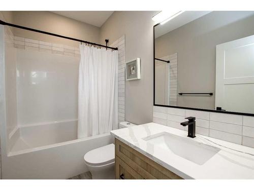 110-25173 Township Road 364, Rural Red Deer County, AB - Indoor Photo Showing Bathroom