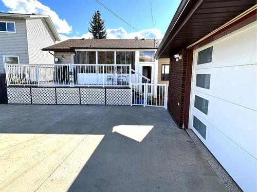 5611 46 Avenue West, Forestburg, AB - Outdoor With Deck Patio Veranda With Exterior