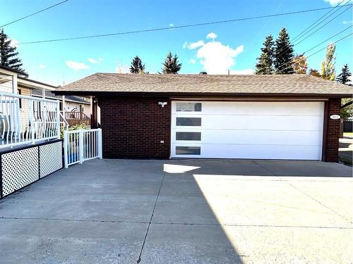 5611 46 Avenue West, Forestburg, AB - Outdoor With Exterior