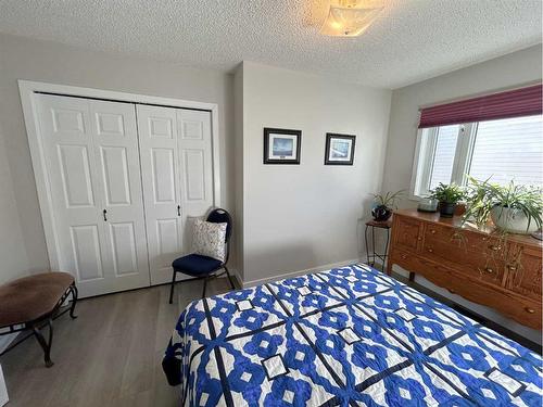 5611 46 Avenue West, Forestburg, AB - Indoor Photo Showing Bedroom