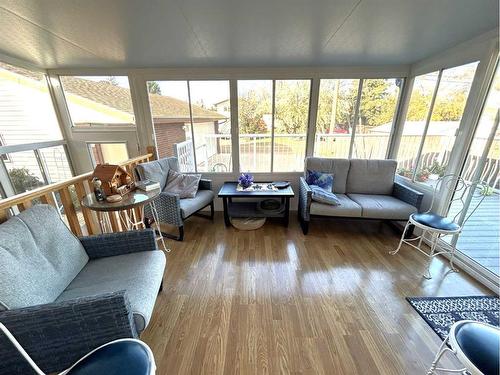 5611 46 Avenue West, Forestburg, AB - Indoor Photo Showing Living Room