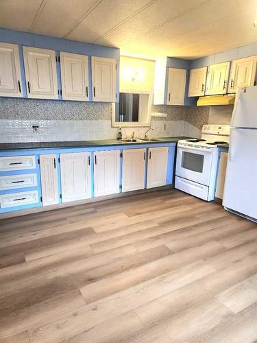 5132 51 Street, Caroline, AB - Indoor Photo Showing Kitchen With Double Sink