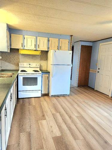 5132 51 Street, Caroline, AB - Indoor Photo Showing Kitchen