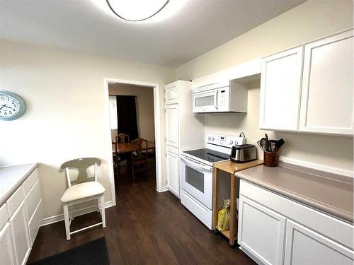 5116 49 Avenue, Forestburg, AB - Indoor Photo Showing Kitchen