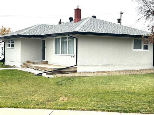 5116 49 Avenue, Forestburg, AB - Outdoor