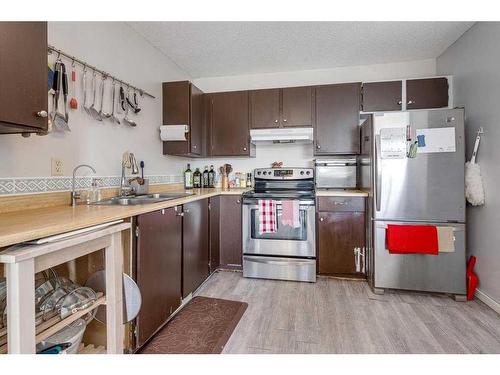 3811 52 Avenue, Ponoka, AB - Indoor Photo Showing Kitchen With Double Sink