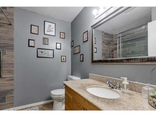 3811 52 Avenue, Ponoka, AB - Indoor Photo Showing Bathroom