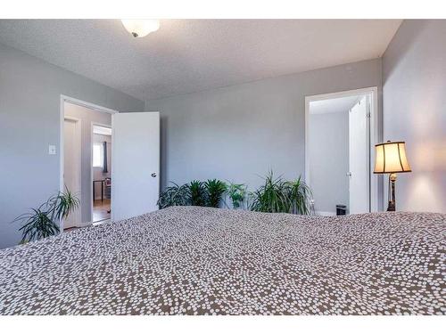 3811 52 Avenue, Ponoka, AB - Indoor Photo Showing Bedroom