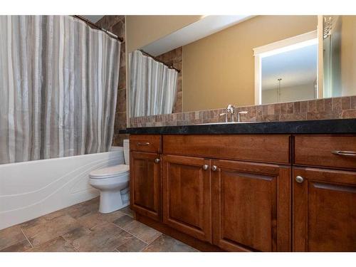 407-4707 50 Street, Sylvan Lake, AB - Indoor Photo Showing Bathroom