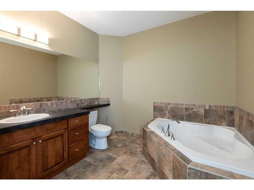 407-4707 50 Street, Sylvan Lake, AB - Indoor Photo Showing Bathroom