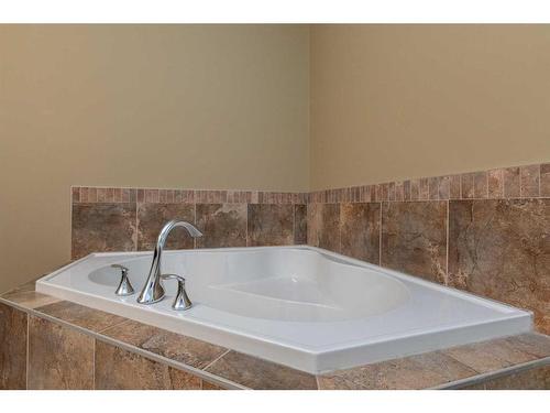 407-4707 50 Street, Sylvan Lake, AB - Indoor Photo Showing Bathroom