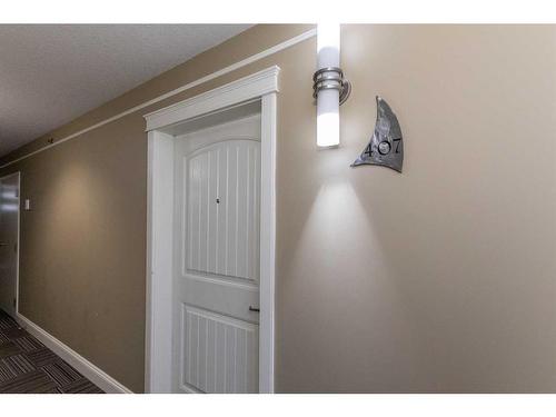 407-4707 50 Street, Sylvan Lake, AB - Indoor Photo Showing Other Room