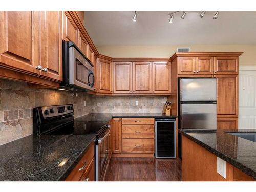 407-4707 50 Street, Sylvan Lake, AB - Indoor Photo Showing Kitchen