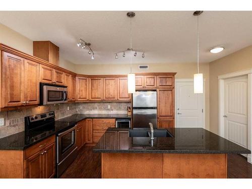 407-4707 50 Street, Sylvan Lake, AB - Indoor Photo Showing Kitchen With Stainless Steel Kitchen With Double Sink