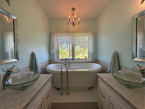 13010 Township Road 434, Rural Ponoka County, AB - Indoor Photo Showing Bathroom