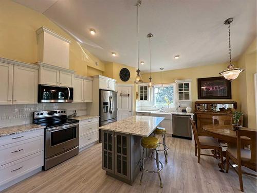 13010 Township Road 434, Rural Ponoka County, AB - Indoor Photo Showing Kitchen With Upgraded Kitchen