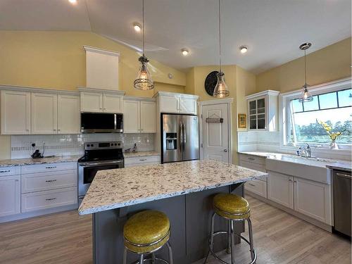 13010 Township Road 434, Rural Ponoka County, AB - Indoor Photo Showing Kitchen With Upgraded Kitchen