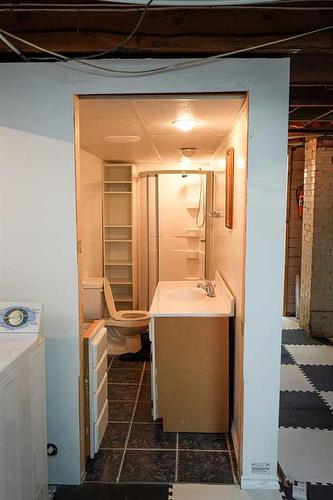 5139 52 Avenue, Viking, AB - Indoor Photo Showing Laundry Room