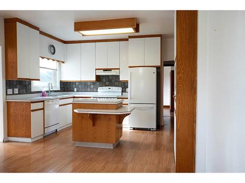 5139 52 Avenue, Viking, AB - Indoor Photo Showing Kitchen