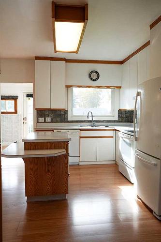 5139 52 Avenue, Viking, AB - Indoor Photo Showing Kitchen