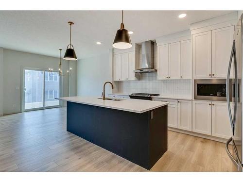 1466 Bayview Point Sw, Airdrie, AB - Indoor Photo Showing Kitchen With Upgraded Kitchen