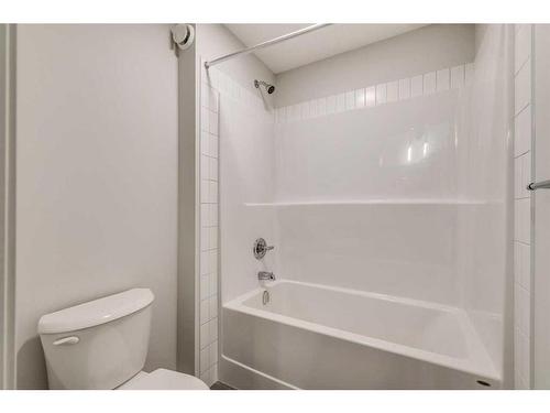 1466 Bayview Point Sw, Airdrie, AB - Indoor Photo Showing Bathroom