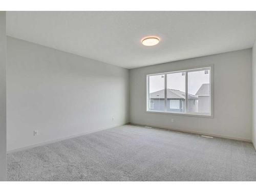 1466 Bayview Point Sw, Airdrie, AB - Indoor Photo Showing Other Room