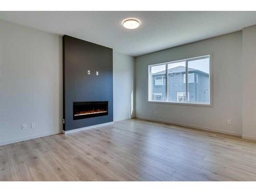 1466 Bayview Point Sw, Airdrie, AB - Indoor Photo Showing Living Room With Fireplace