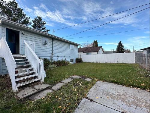 3913 45A Street, Ponoka, AB - Outdoor