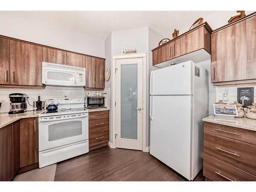 #123-6 Michener Hill Boulevard, Red Deer, AB - Indoor Photo Showing Kitchen