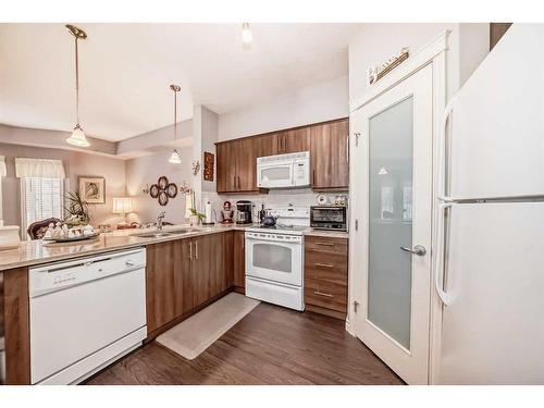 #123-6 Michener Hill Boulevard, Red Deer, AB - Indoor Photo Showing Kitchen